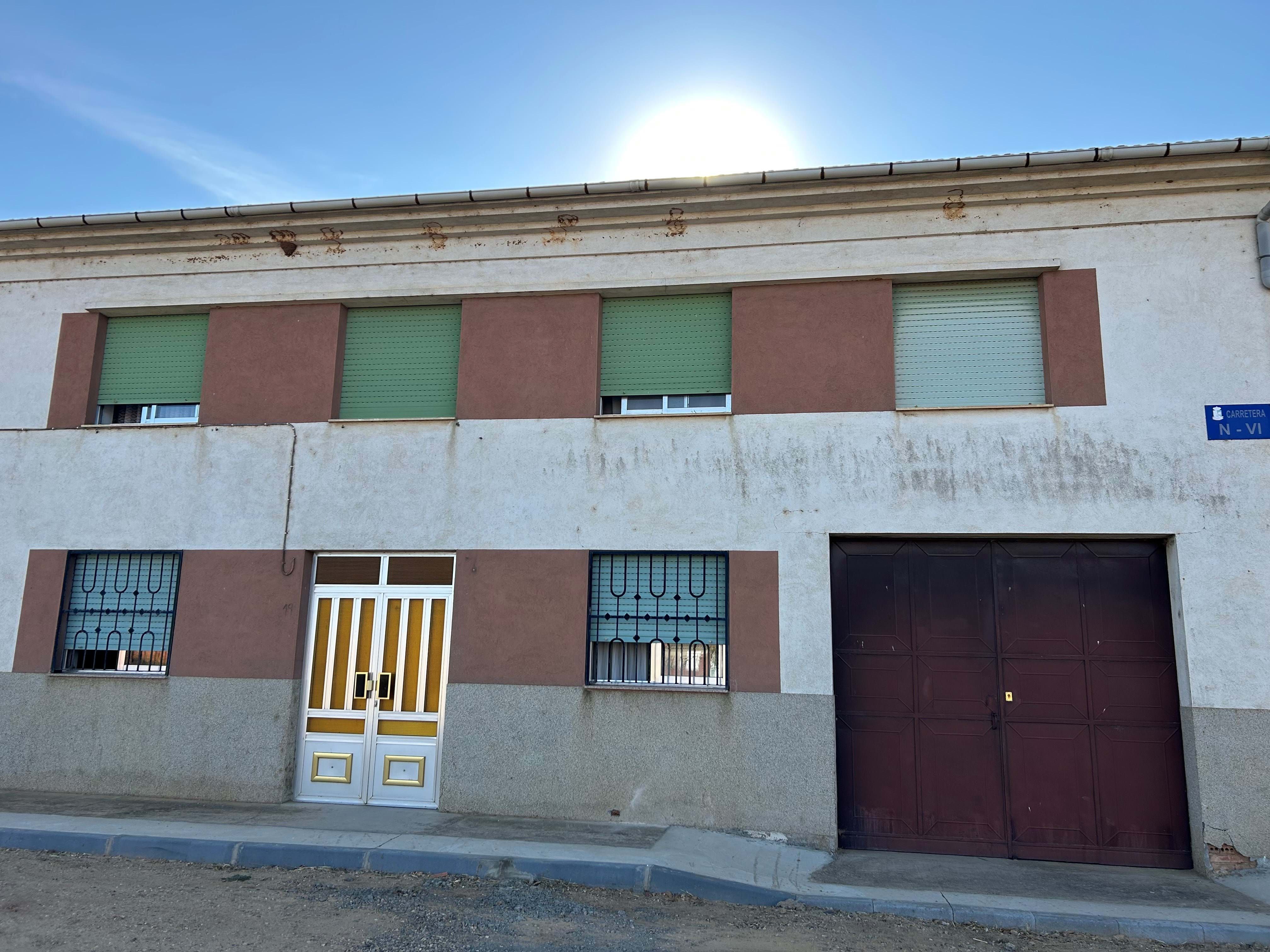 Exterior view of Building for sale in Pozuelo del Páramo