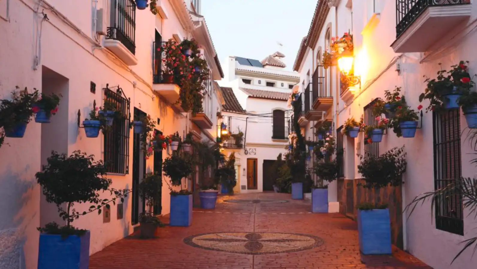 Vista exterior de Apartamento de alquiler en Estepona con Aire acondicionado, Calefacción y Terraza