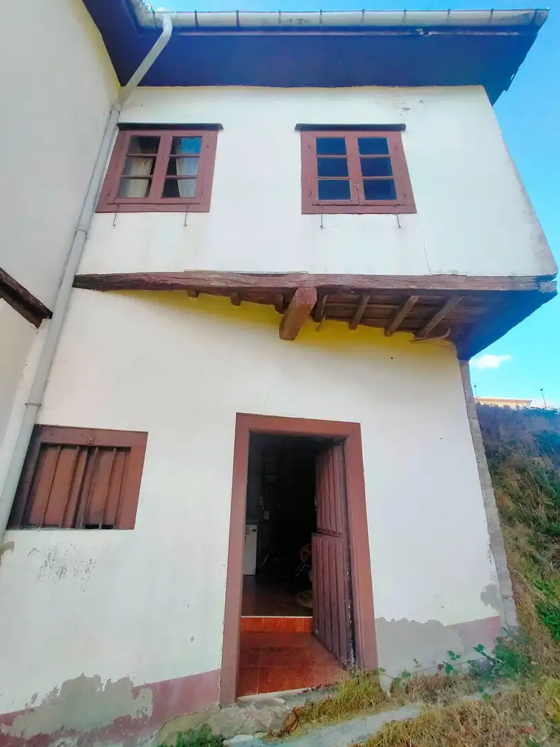 Vista exterior de Finca rústica en venda en Salas amb Calefacció, Jardí privat i Traster