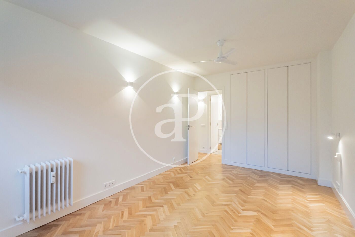 Bedroom of Flat to rent in  Madrid Capital  with Air Conditioner, Heating and Private garden