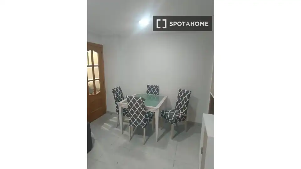 Comedor de Apartamento para compartir en Alicante / Alacant con Aire acondicionado, Terraza y Amueblado