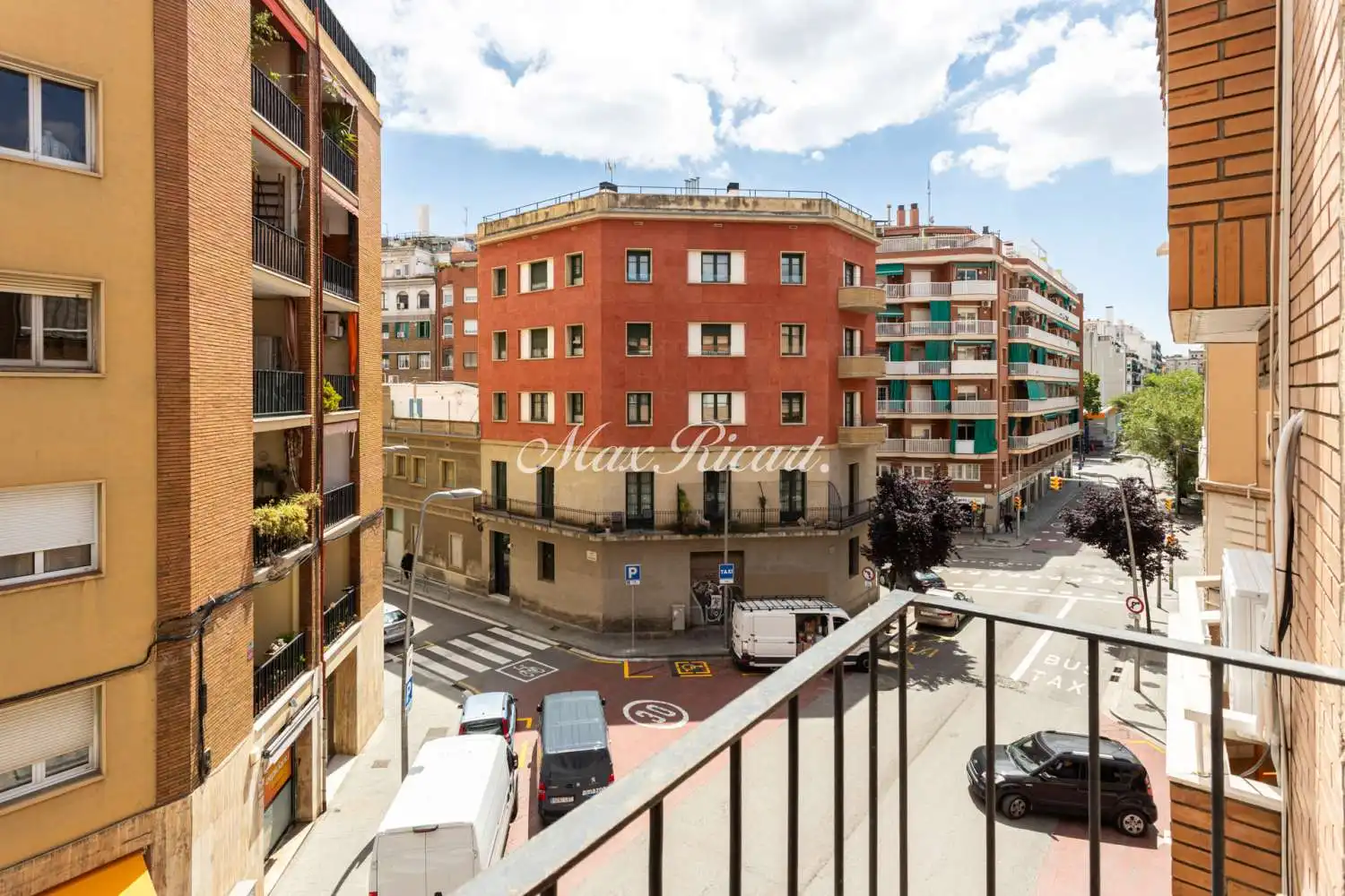 Exterior view of Flat for sale in Barcelona  with Air Conditioner, Heating and Balcony