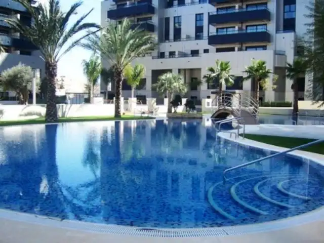 Piscina de Pis de lloguer en Valencia amb Aire condicionat, Calefacció i Jardí privat