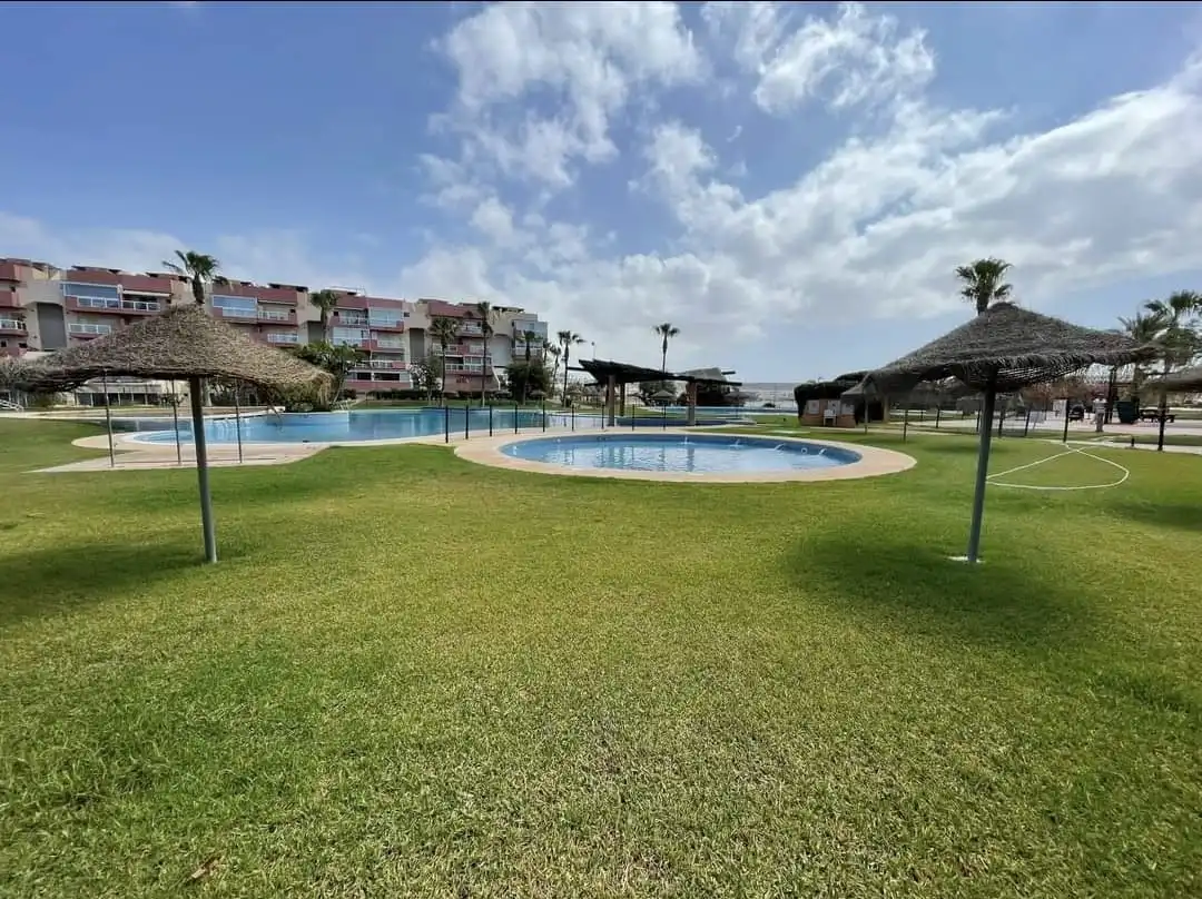 Piscina de Piso de alquiler en El Ejido con Aire acondicionado, Calefacción y Terraza