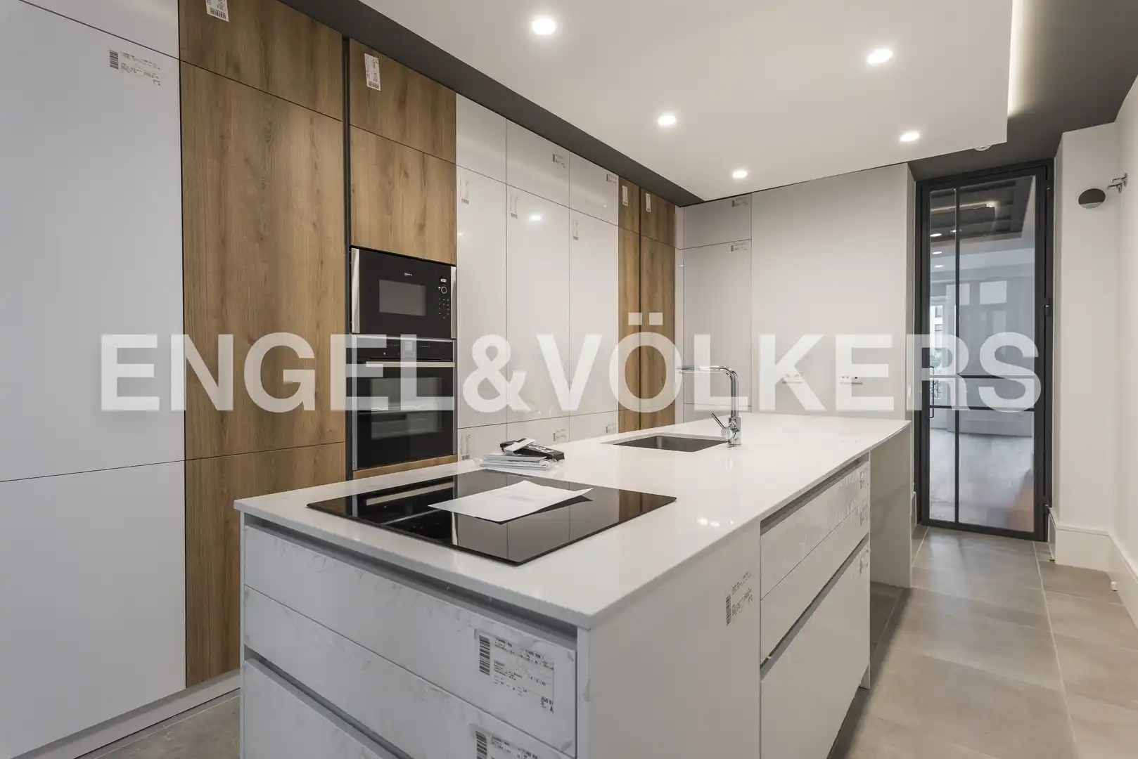 Kitchen of Flat for rent in Madrid  with Air Conditioner, Heating and Storage room
