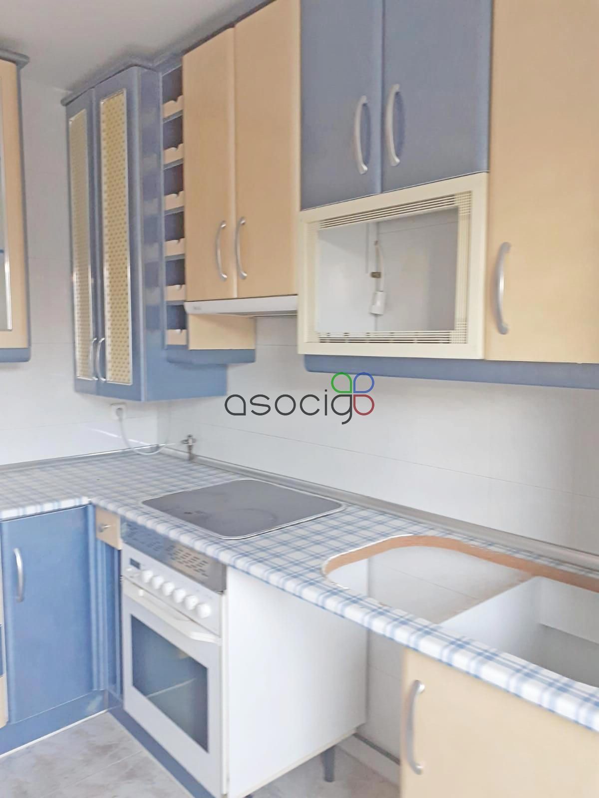 Kitchen of Single-family semi-detached for sale in Mohernando  with Heating