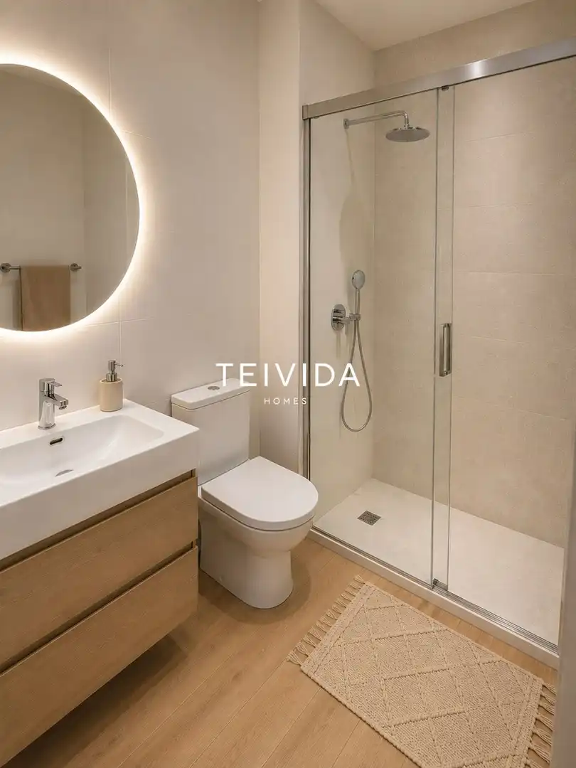 Baño de Piso de alquiler en Arona con Terraza, Piscina y Amueblado