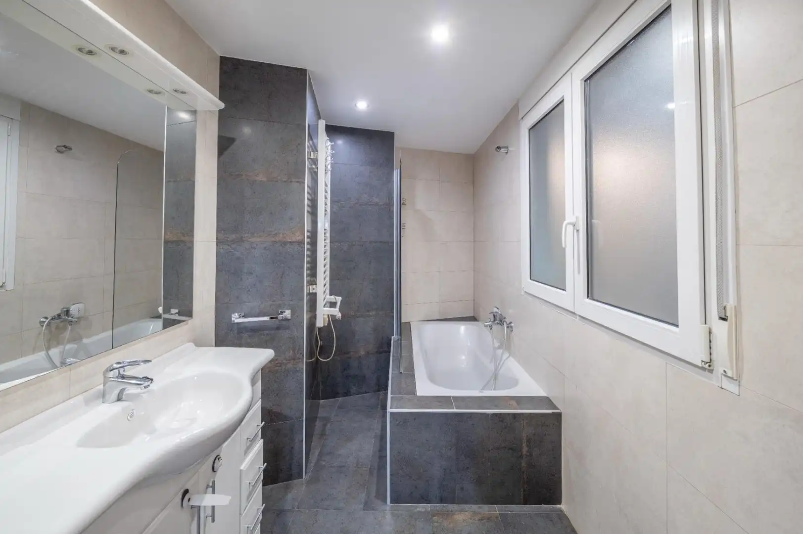 Baño de Piso en venta en Granada con Aire acondicionado y Calefacción
