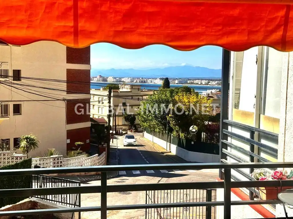 Vista exterior de Apartament en venda en Roses amb Aire condicionat, Calefacció i Terrassa