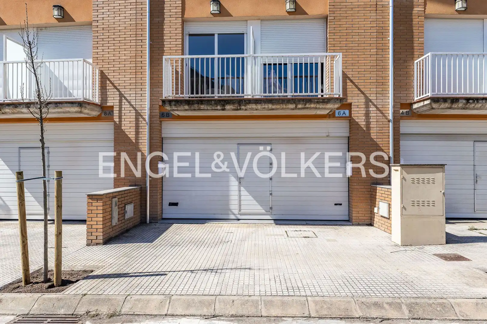 Vista exterior de Casa adosada en venda en Guardiola de Berguedà amb Calefacció, Jardí privat i Balcó