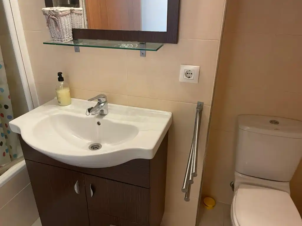 Bany de Apartament en venda en La Manga del Mar Menor amb Terrassa, Piscina i Balcó