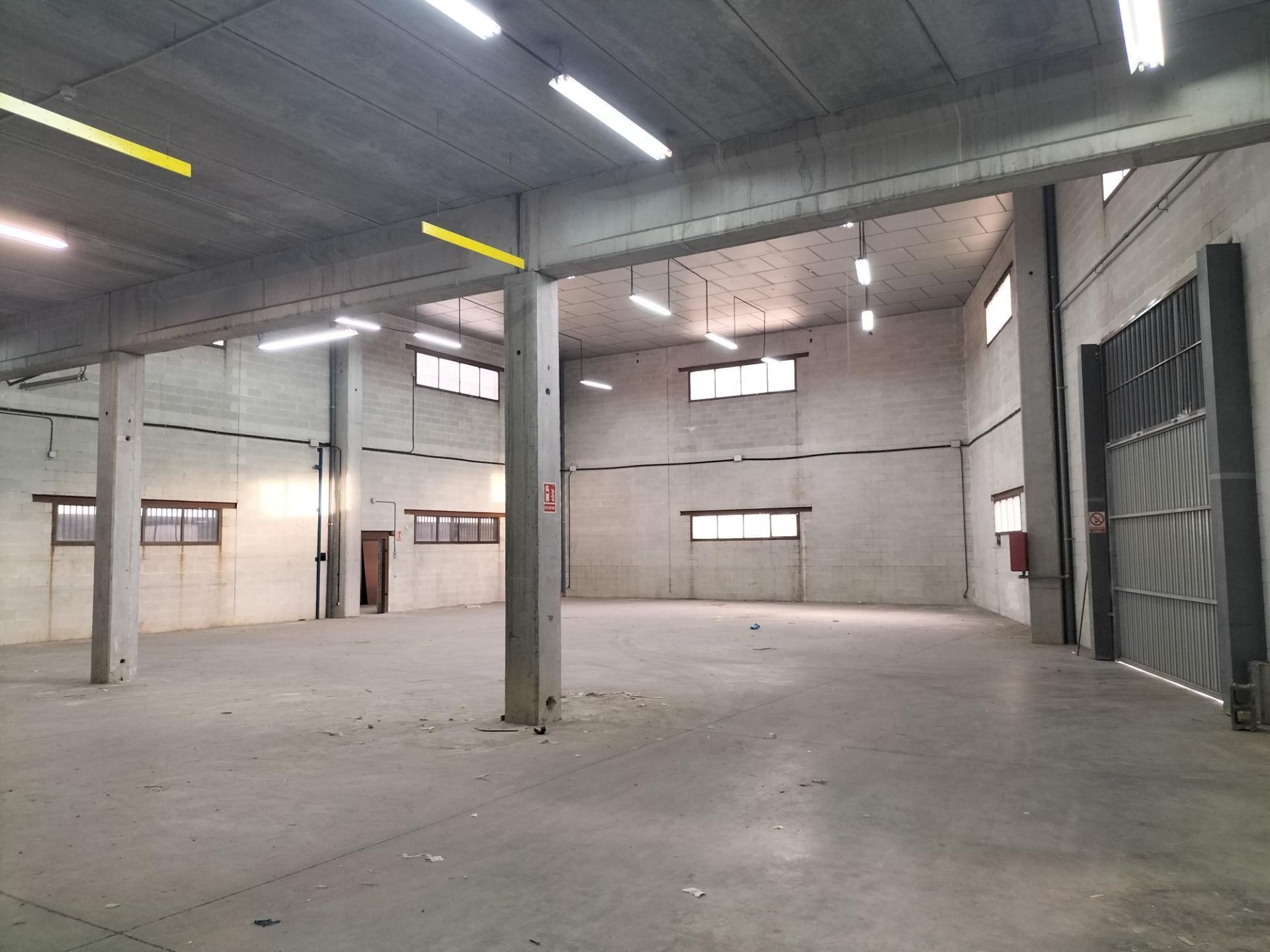 Nau industrial de lloguer en Montcada i Reixac
