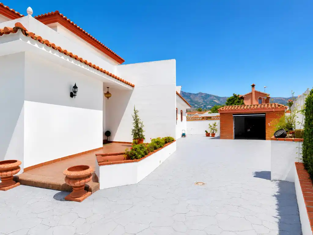 Vista exterior de Casa o xalet en venda en Mijas amb Aire condicionat, Calefacció i Jardí privat