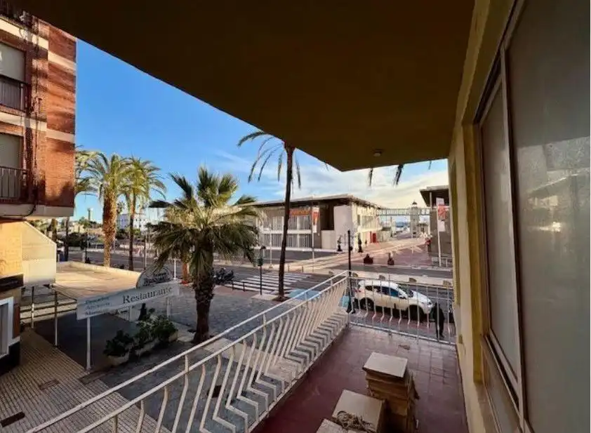 Vista exterior de Piso en venta en Castellón de la Plana / Castelló de la Plana con Terraza