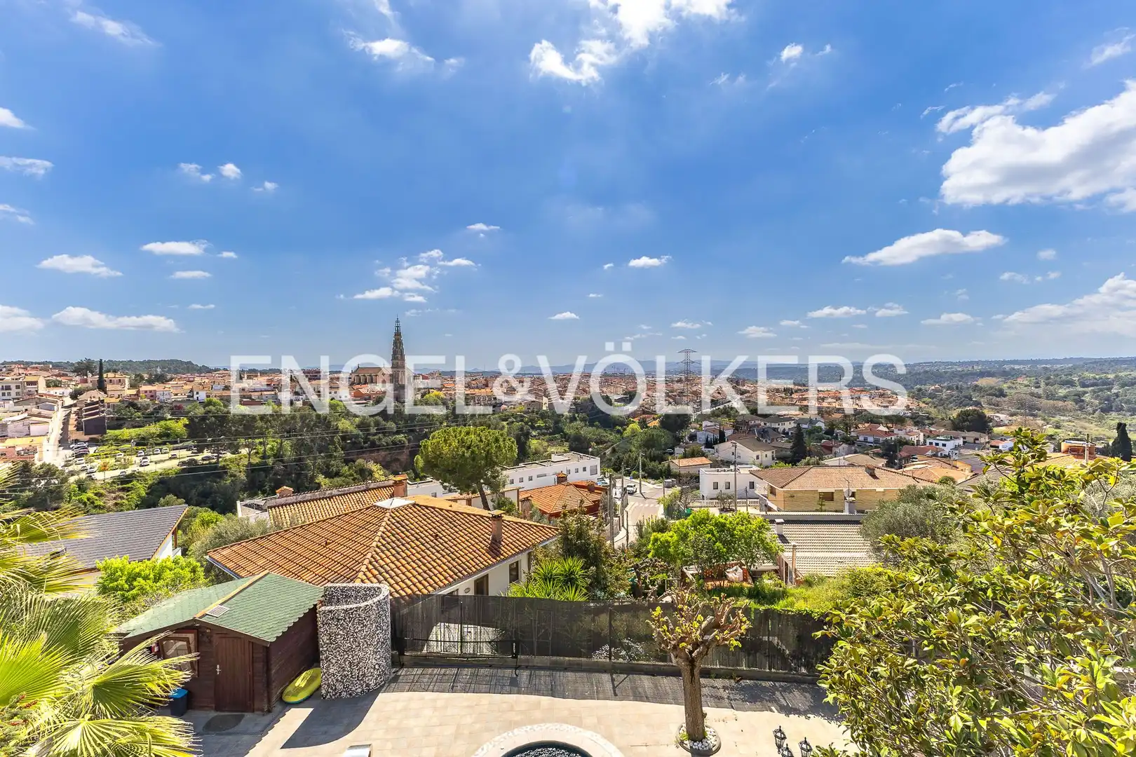 Vista exterior de Casa o xalet en venda en Castellar del Vallès amb Aire condicionat, Calefacció i Jardí privat