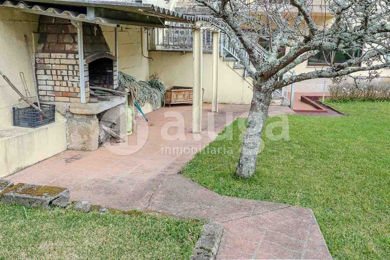 Jardí de Finca rústica en venda en Cangas  amb Calefacció, Jardí privat i Terrassa