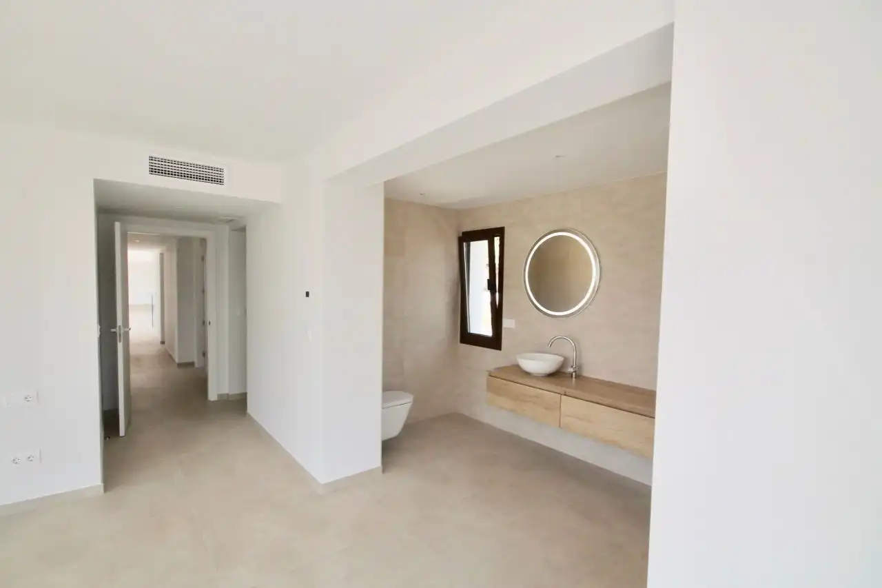 Bany de Casa o xalet en venda en L'Alfàs del Pi amb Aire condicionat, Calefacció i Jardí privat