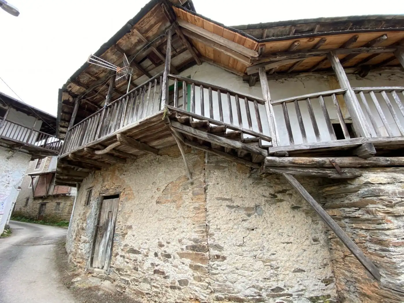 Vista exterior de Casa o chalet en venta en Sobrado (León) con Balcón