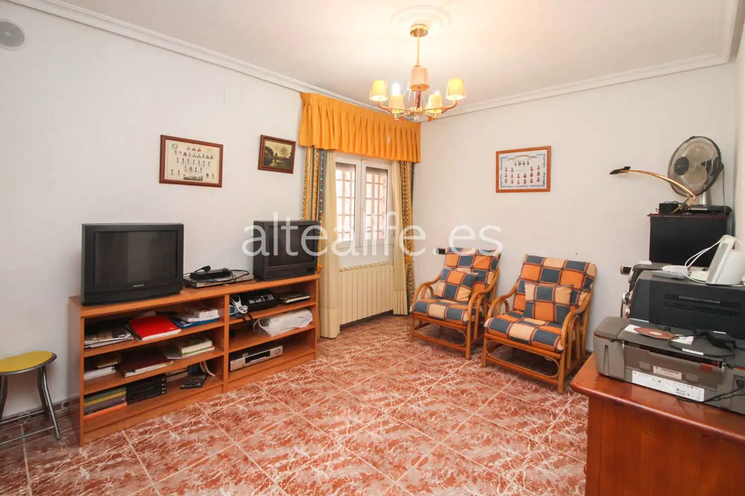 Sala de estar de Casa o chalet en venta en L'Alfàs del Pi con Aire acondicionado, Calefacción y Jardín privado