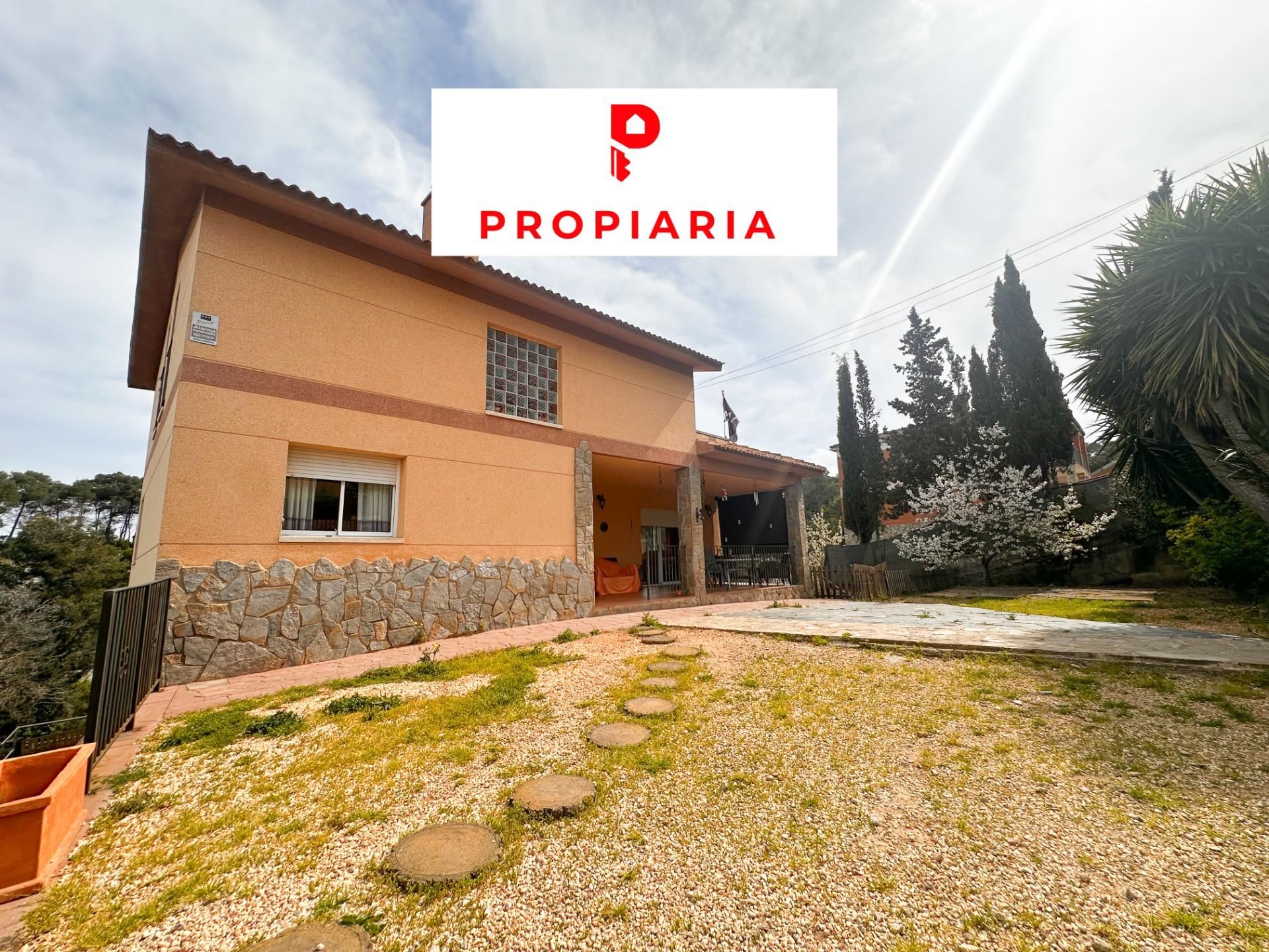 Vista exterior de Casa o xalet en venda en Vallirana amb Calefacció, Jardí privat i Terrassa