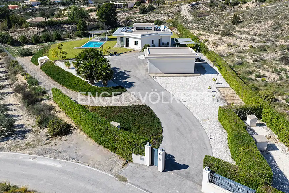 Vista exterior de Casa o xalet en venda en Alicante / Alacant amb Aire condicionat, Calefacció i Jardí privat