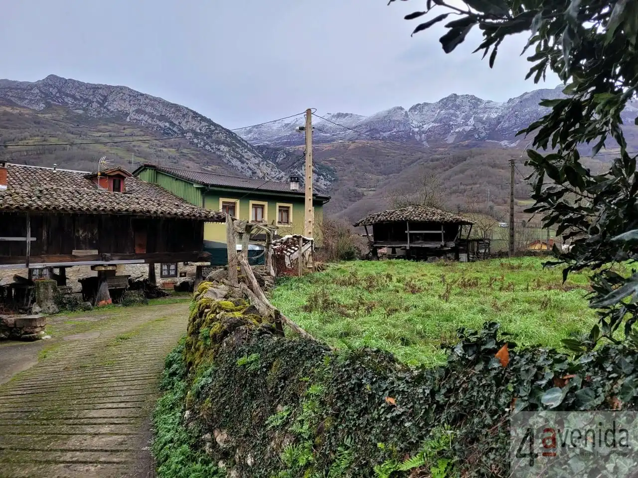 Außenansicht von Haus oder Chalet zum Verkauf in Quirós mit Heizung und Privatgarten