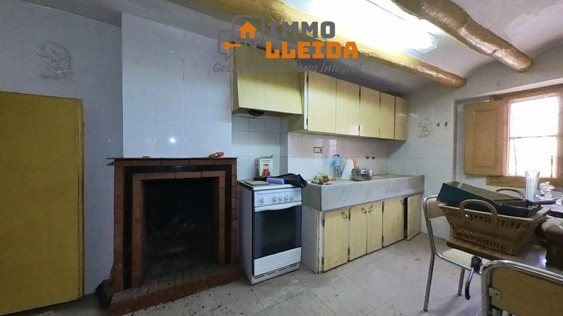 Kitchen of Single-family semi-detached for sale in Cervera  with Storage room, Oven and Balcony
