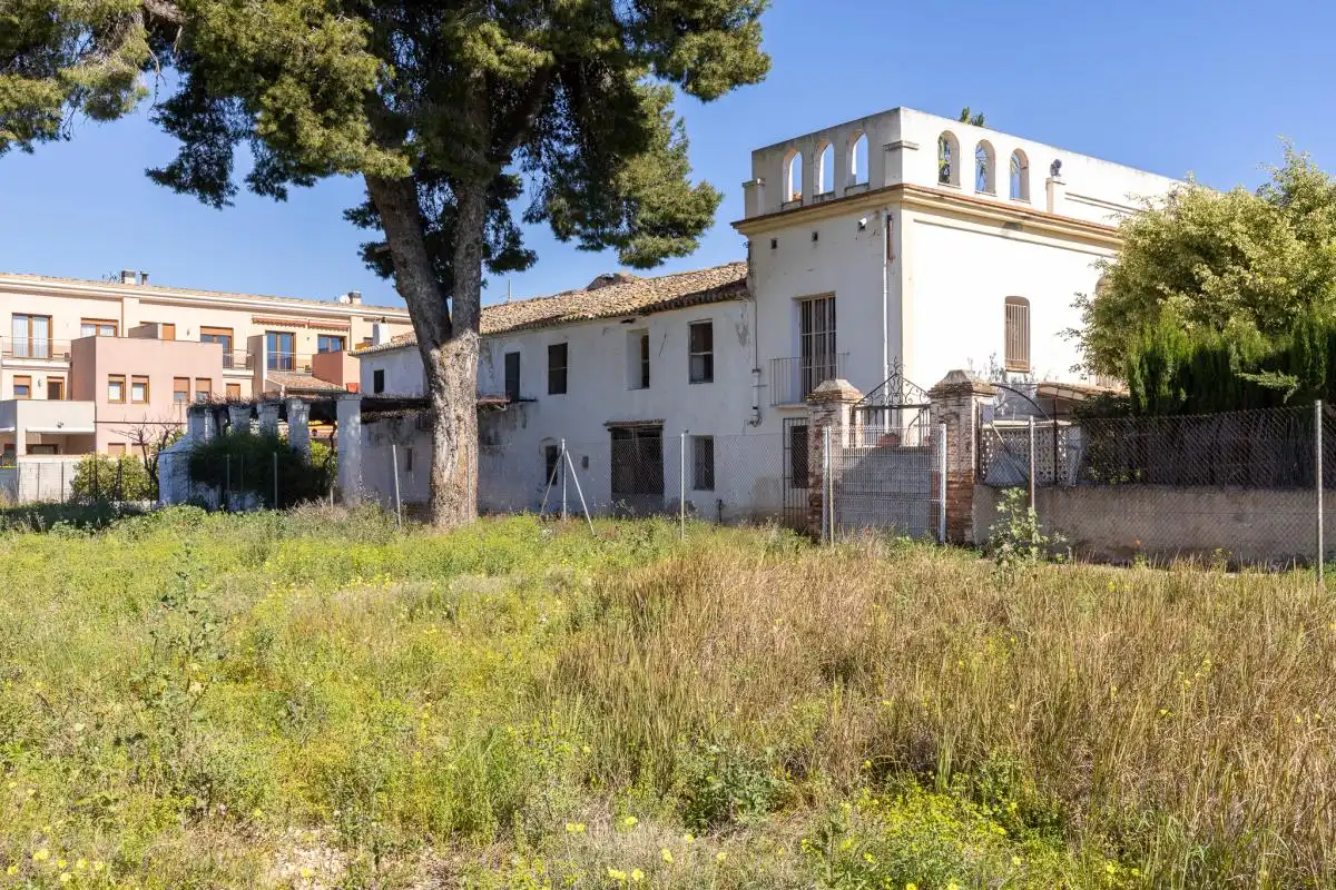 Houses for sale in Carrer ľ Alqueria de les Torres, Park Nord - Casona