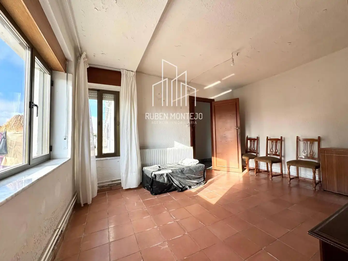 Sala de estar de Casa adosada en venta en Gomecello con Calefacción, Terraza y Trastero