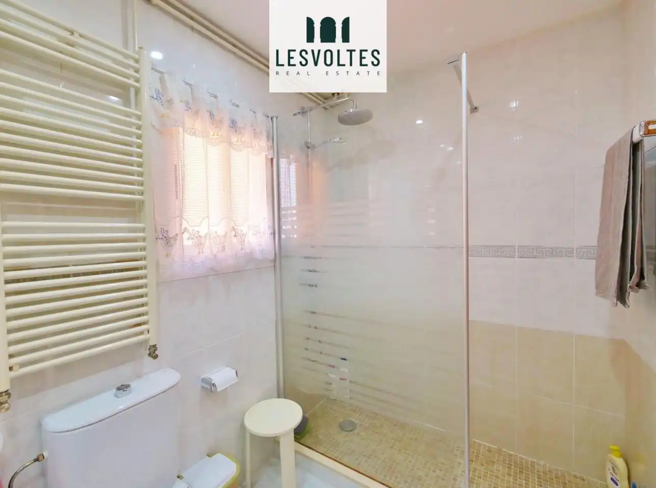 Baño de Piso en venta en Palamós con Calefacción y Balcón