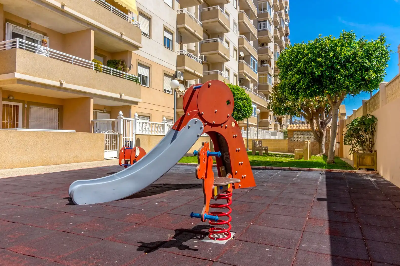 Vista exterior de Pis en venda en Torrevieja amb Aire condicionat, Calefacció i Terrassa