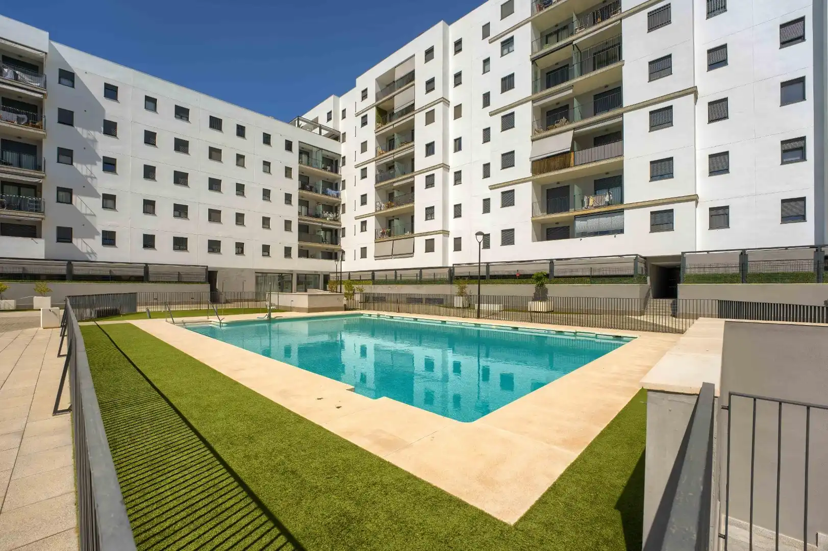 Piscina de Piso en venta en Sevilla con Aire acondicionado y Terraza