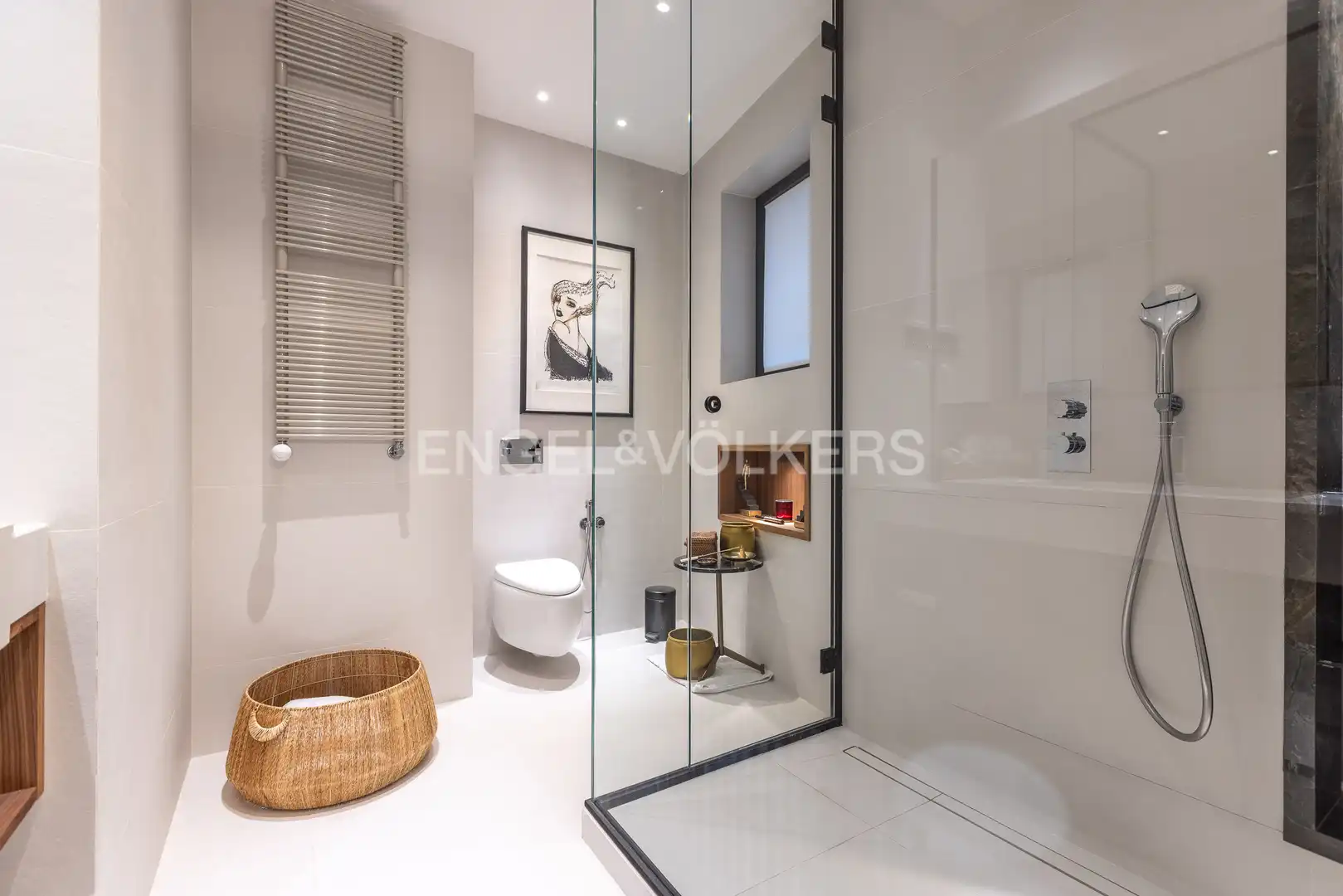 Bathroom of Flat for sale in Sevilla  with Air Conditioner, Heating and Terrace
