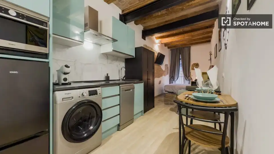 Kitchen of Flat for rent in  Barcelona Capital  with Air Conditioner, Heating and Furnished