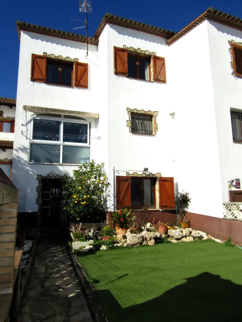 Vista exterior de Casa adosada en venda en Calonge i Sant Antoni amb Calefacció, Jardí privat i Terrassa