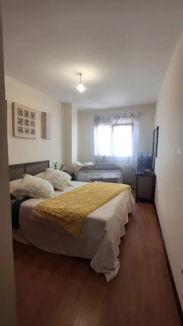 Dormitori de Pis en venda en Boiro amb Calefacció, Moblat i Forn