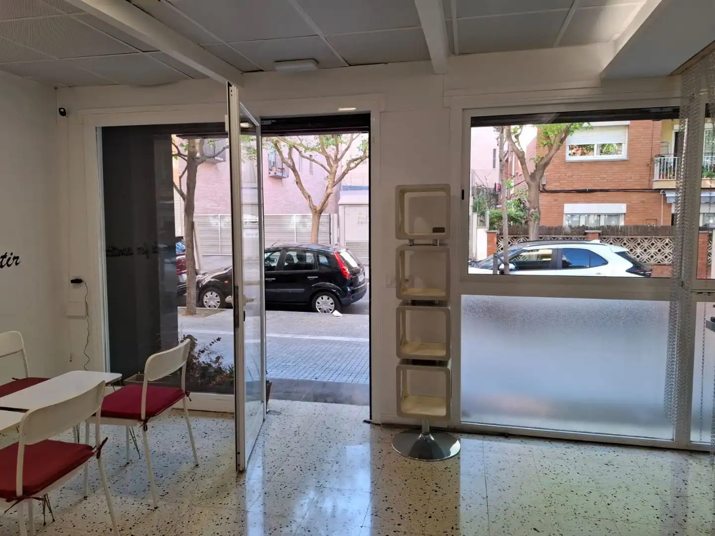 Local comercial en traspàs a Camí de la Creu 14, imagen 2