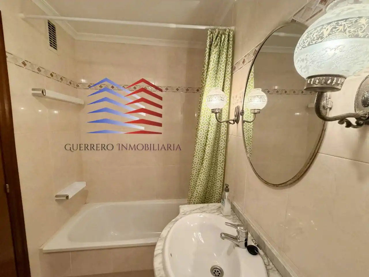 Badezimmer von Wohnungen zur Miete in Ourense Capital  mit Heizung, Parkett und Abstellraum