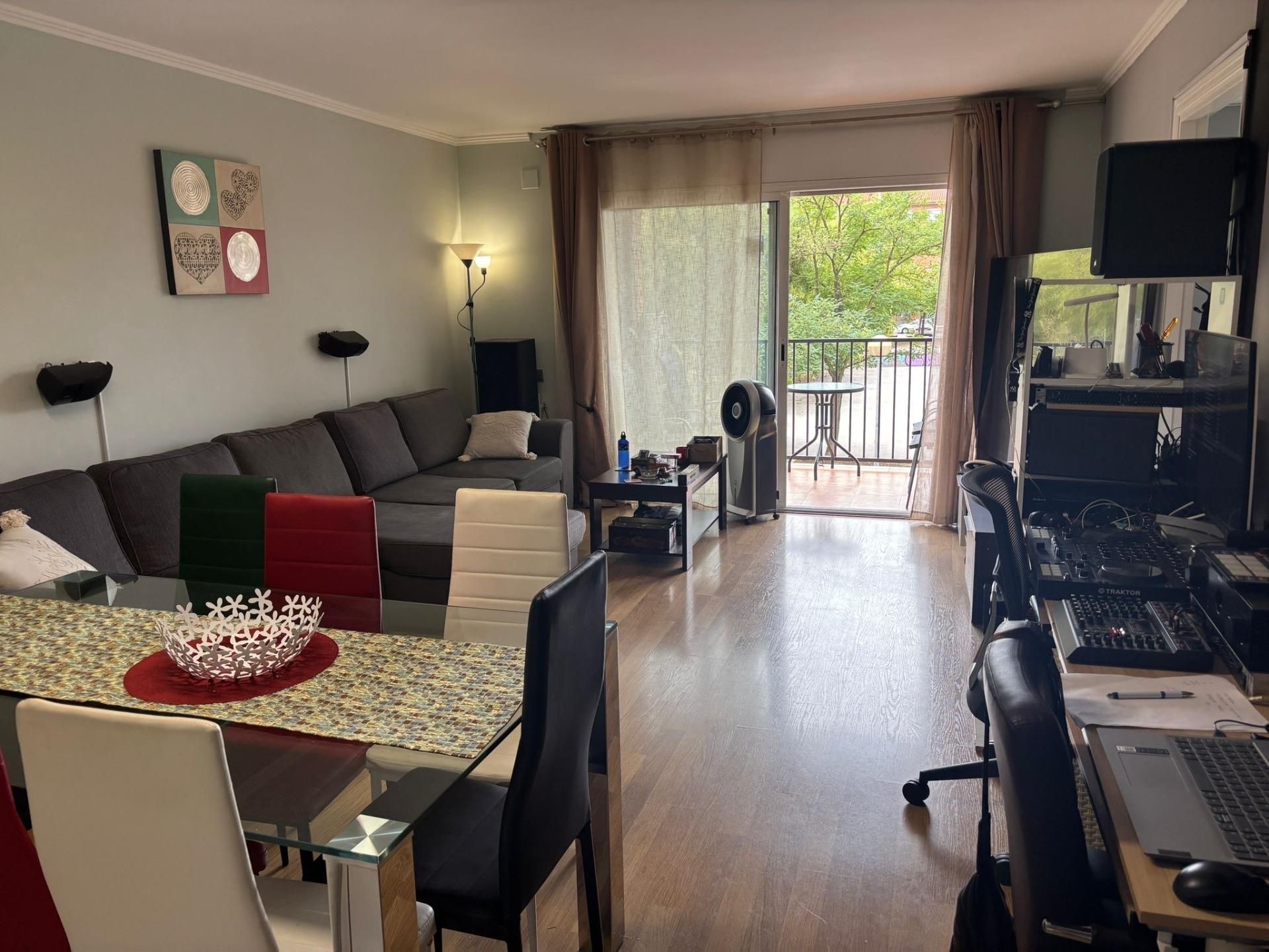 Sala de estar de Piso en venta en Montcada i Reixac con Aire acondicionado, Calefacción y Parquet