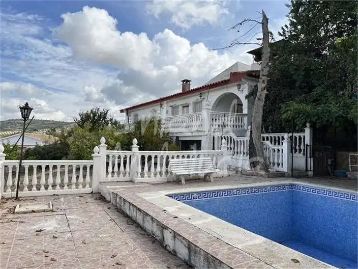 Casa amb piscina en venda a Montefrío