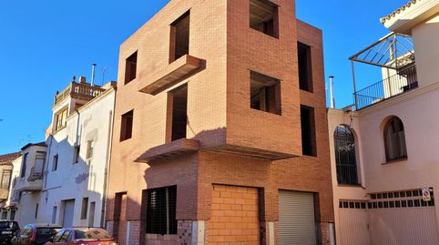 Estructura de 2 pisos  planta baja  2 trasteros en VENTA en Almacelles.