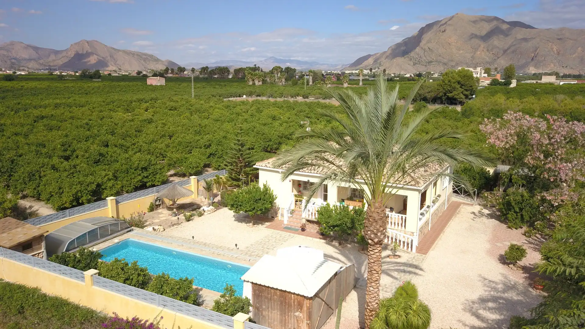Vista exterior de Finca rústica en venda en Orihuela amb Terrassa i Piscina