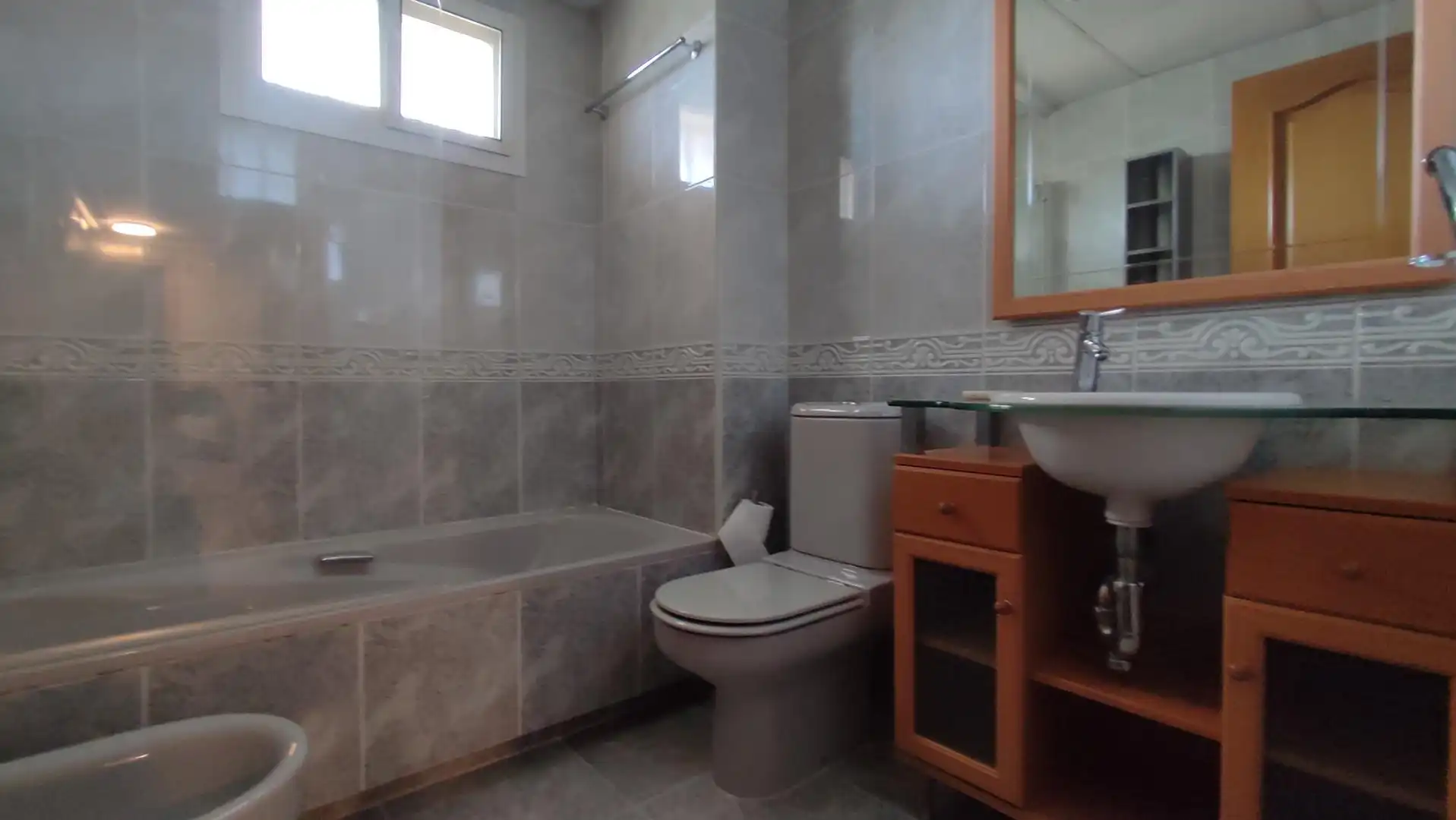 Baño de Casa adosada de alquiler en Zaragoza con Aire acondicionado, Calefacción y Jardín privado