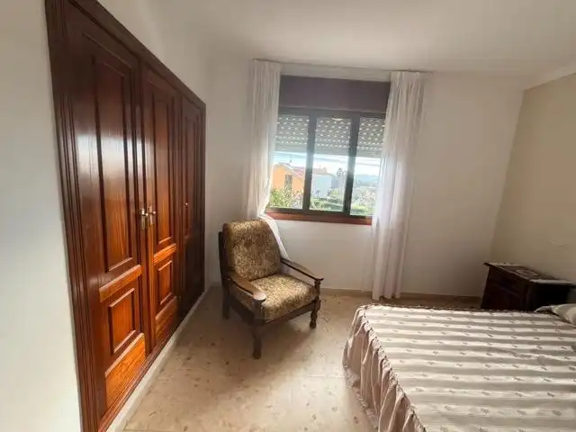 Dormitori de Casa o xalet en venda en Sanxenxo amb Jardí privat, Terrassa i Moblat