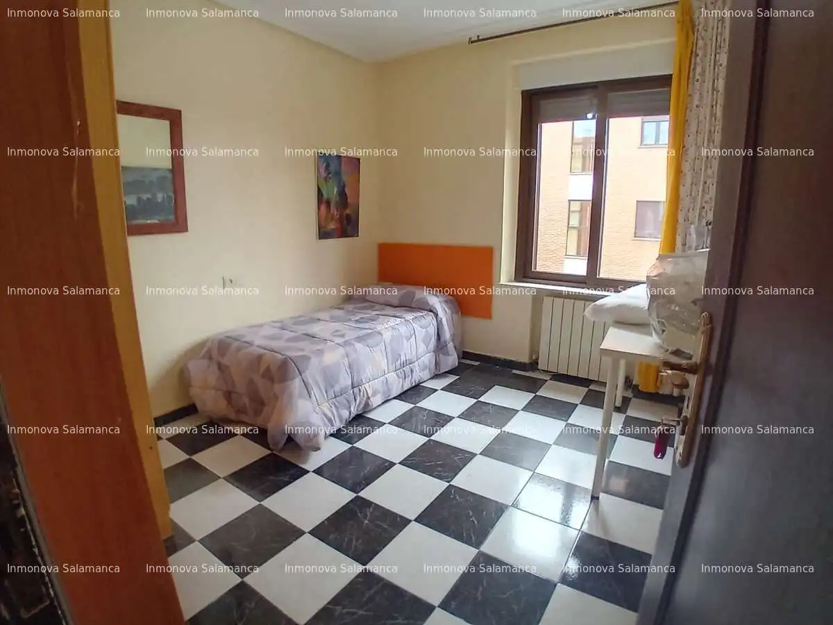 Bedroom of Flat for share in Salamanca  with Heating, Terrace and Furnished
