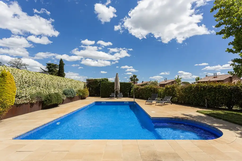 Piscina de Casa o xalet en venda en La Garriga amb Aire condicionat, Calefacció i Jardí privat