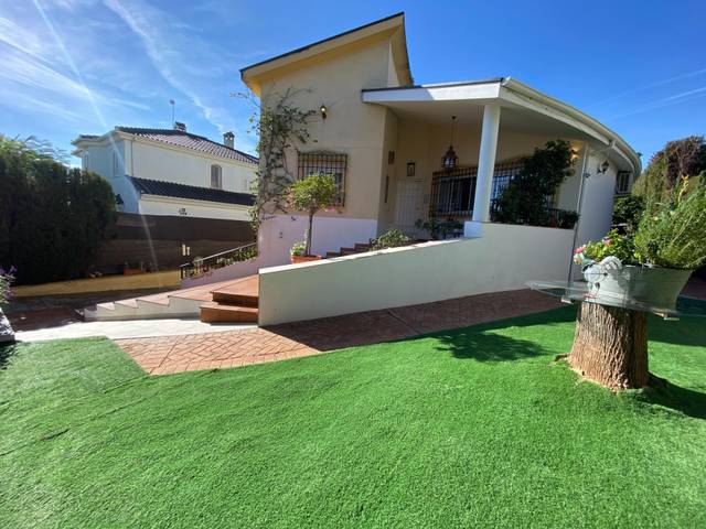 Casa-chalet en Venta en Calle Salvia en El Brillante -El Naranjo - El Tablero