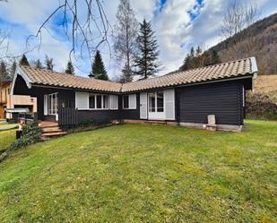 Exterior view of House or chalet for sale in Camprodon  with Private garden, Parquet flooring and Terrace