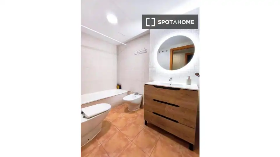 Baño de Piso de alquiler en Cullera con Aire acondicionado, Calefacción y Amueblado