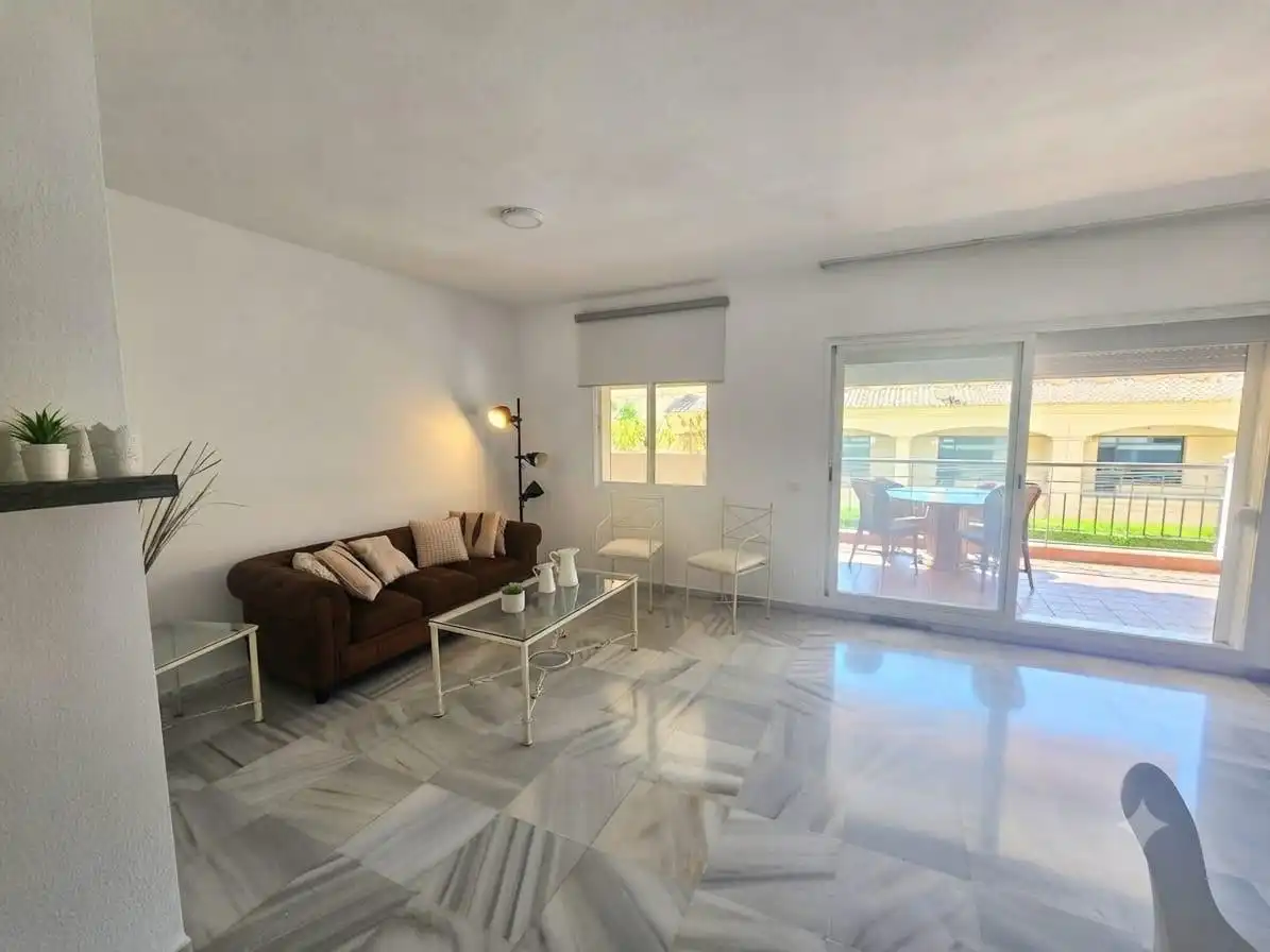 Vista exterior de Apartament en venda en Benalmádena amb Aire condicionat, Calefacció i Jardí privat